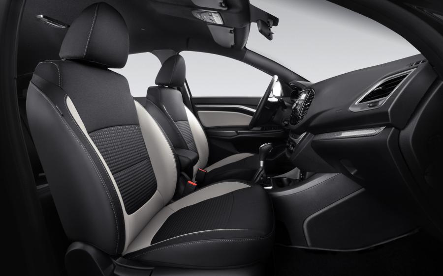Интерьер Lada Vesta SW Cross (BLACK) 2020 года  (фото 7 из 13)